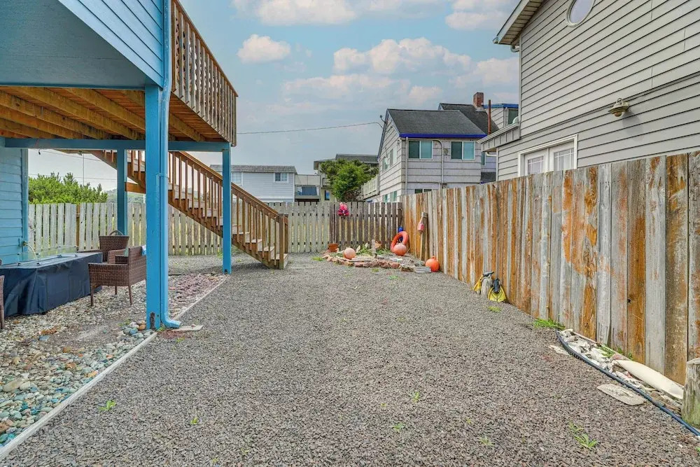 Walk to Beach: Dog-friendly Home in Lincoln City