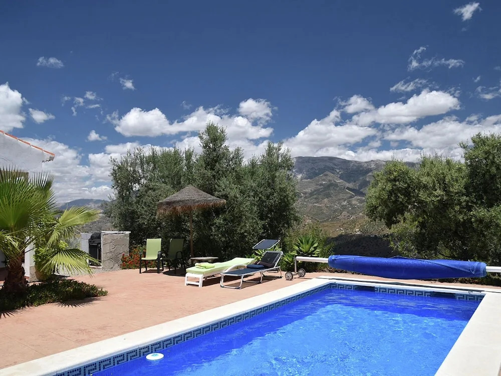 Inviting Holiday Home in Arenas With Private Swimming Pool