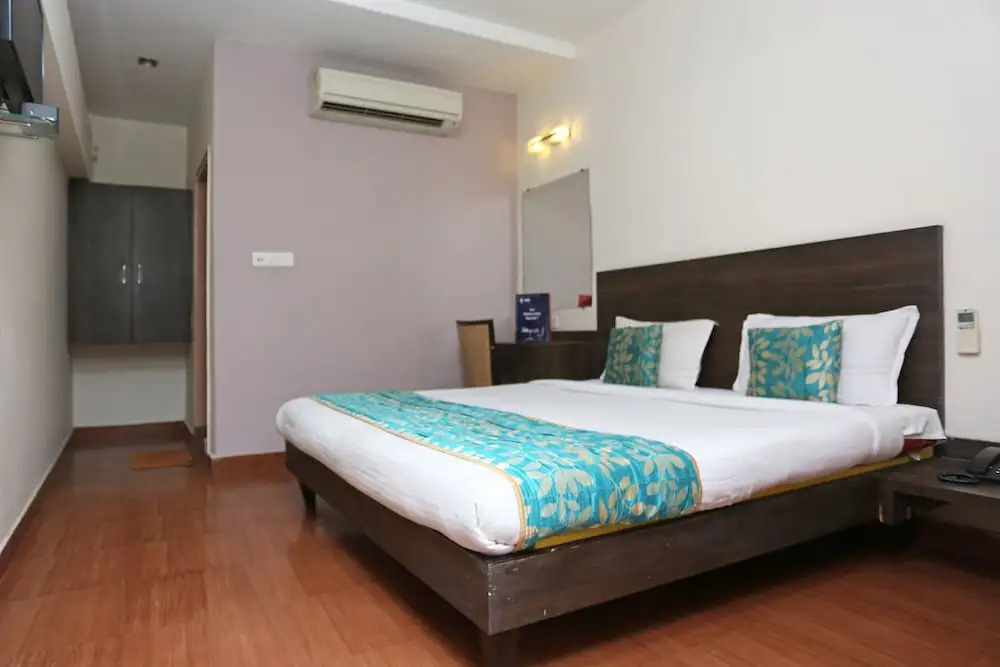 OYO 4940 Hotel Sea Rock