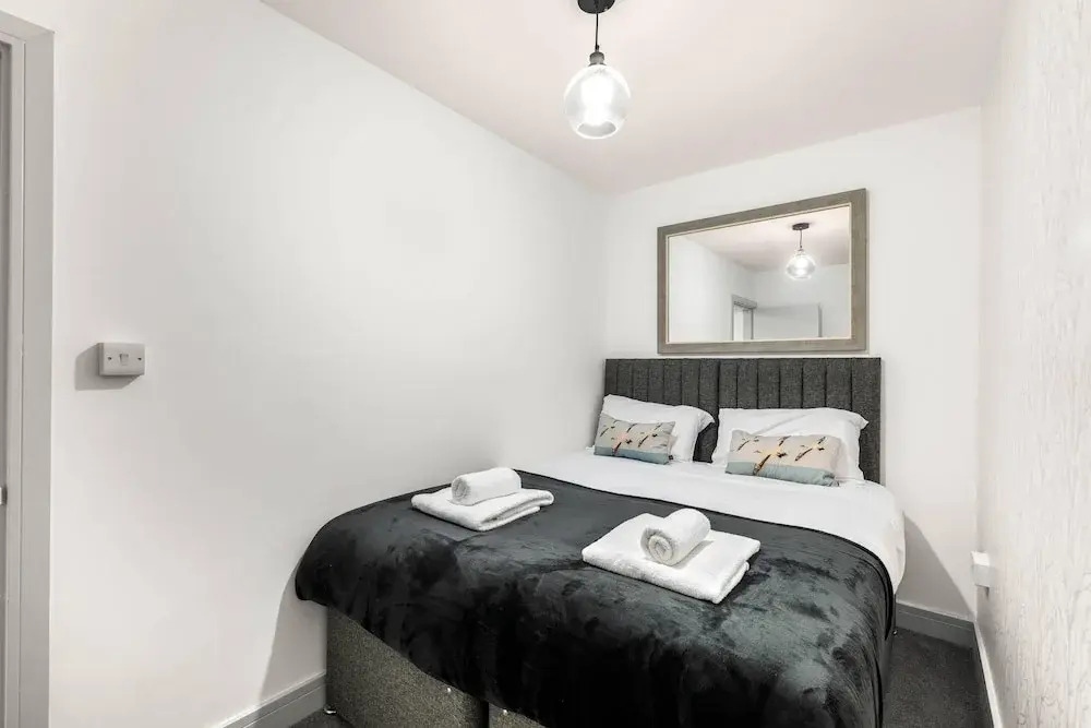 2 Bdr Modern Living in The Old Bank Hse