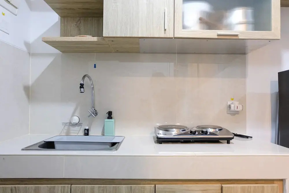 Cozy Studio Apartment with Smart TV at Springwood Residence
