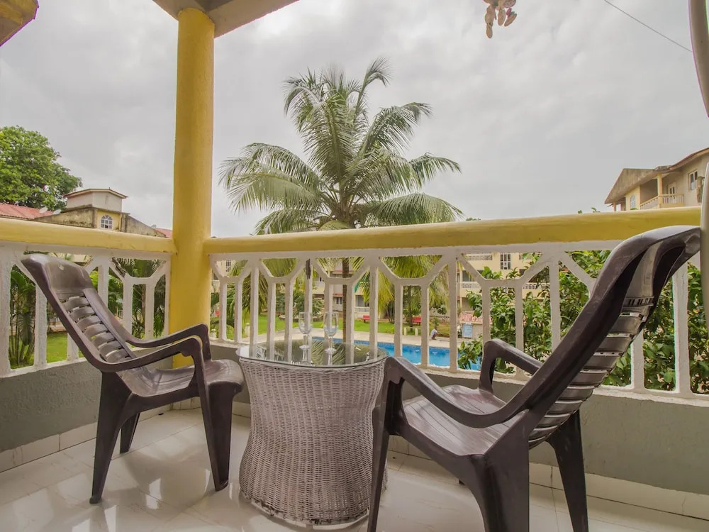 OYO 16979 Home Pool View 2 BHK Siolim