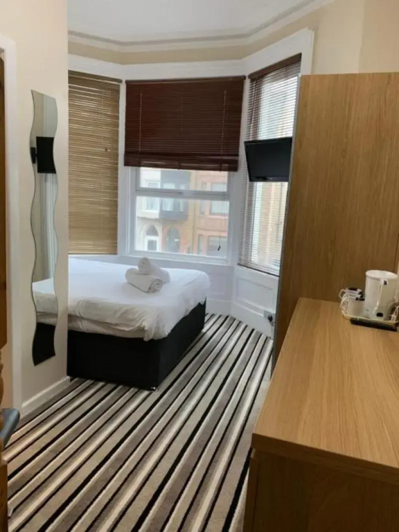 OYO Wave Crest Hotel