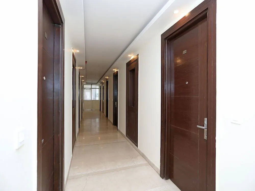 OYO 9532 Hotel Q-Cent