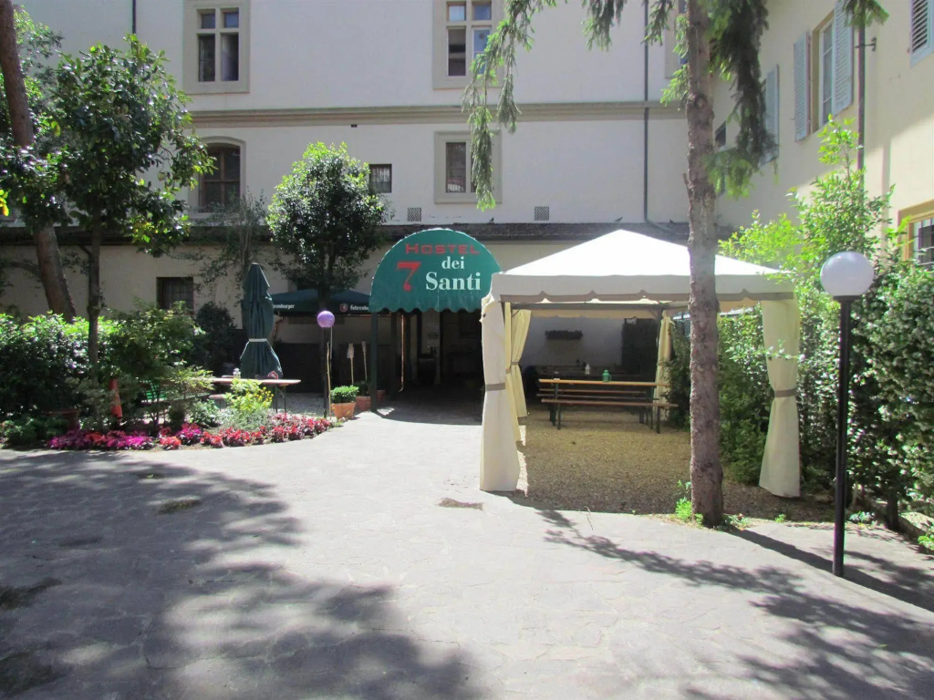 Hotel & Hostel 7