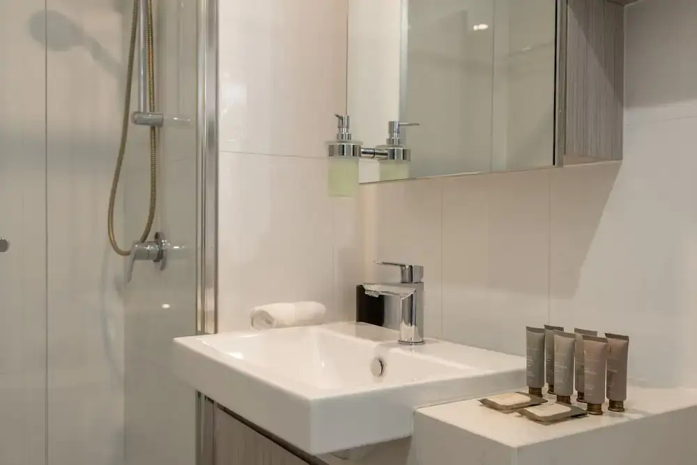 Best Location 2-bed With Gym, Pool 7-min From CBD