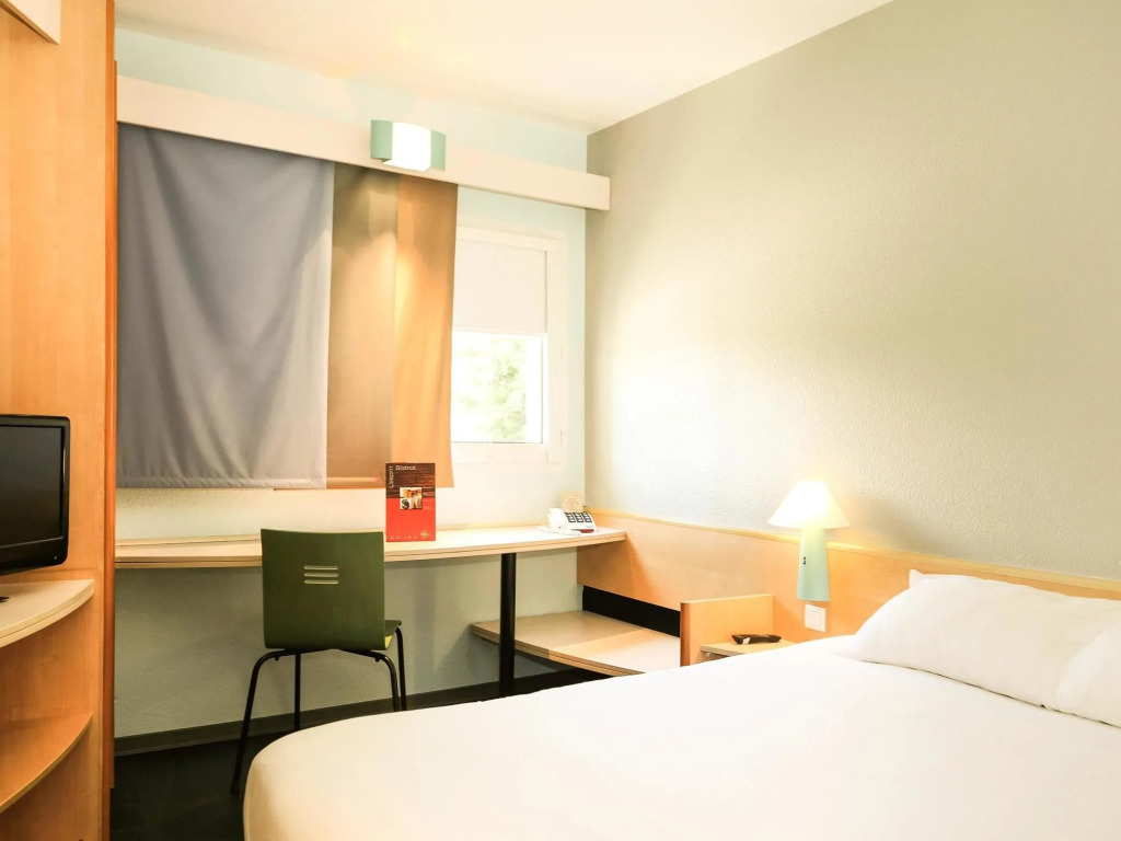 ibis Orange Centre Echangeur A7 A9