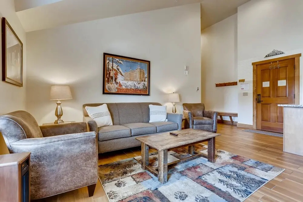 Newly Renovated, 2br Red Hawk Lodge 2301- Kids Ski Free! 2 Bedroom Townhouse by Redawning