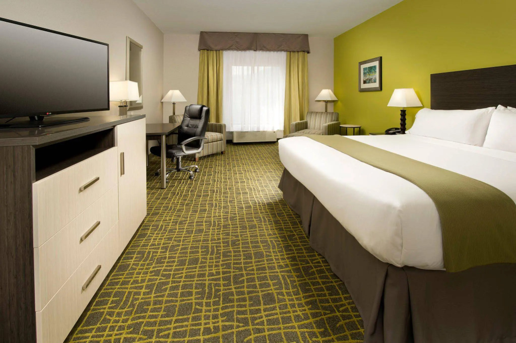 Holiday Inn Express & Suites Caryville by IHG