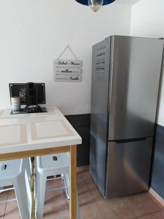 Appartement T2 avec piscine a 100 m de la plage