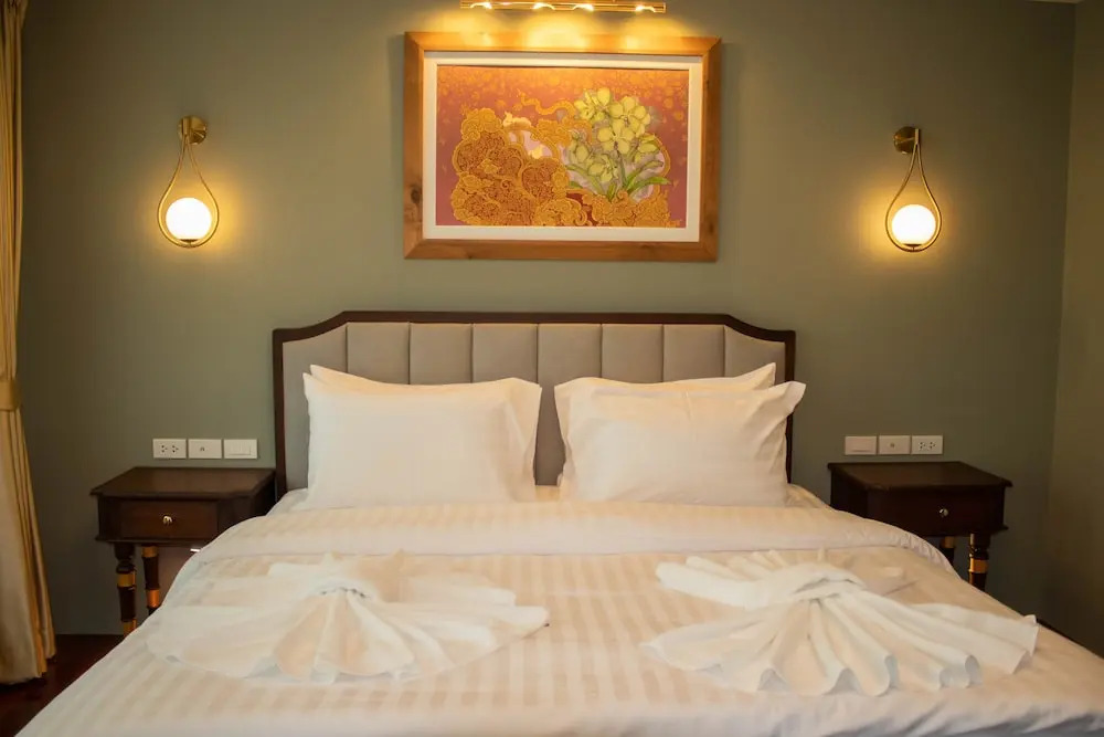 siri grand bangkok hotel