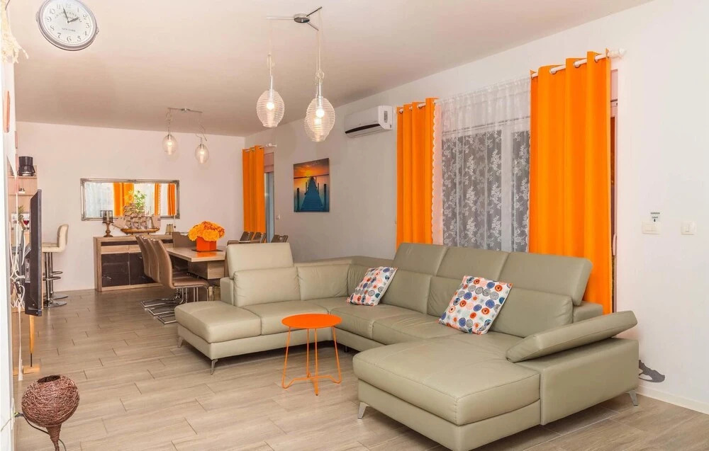 Stunning Home in Selce With 4 Bedrooms, Wifi and Outdoor Swimming Pool