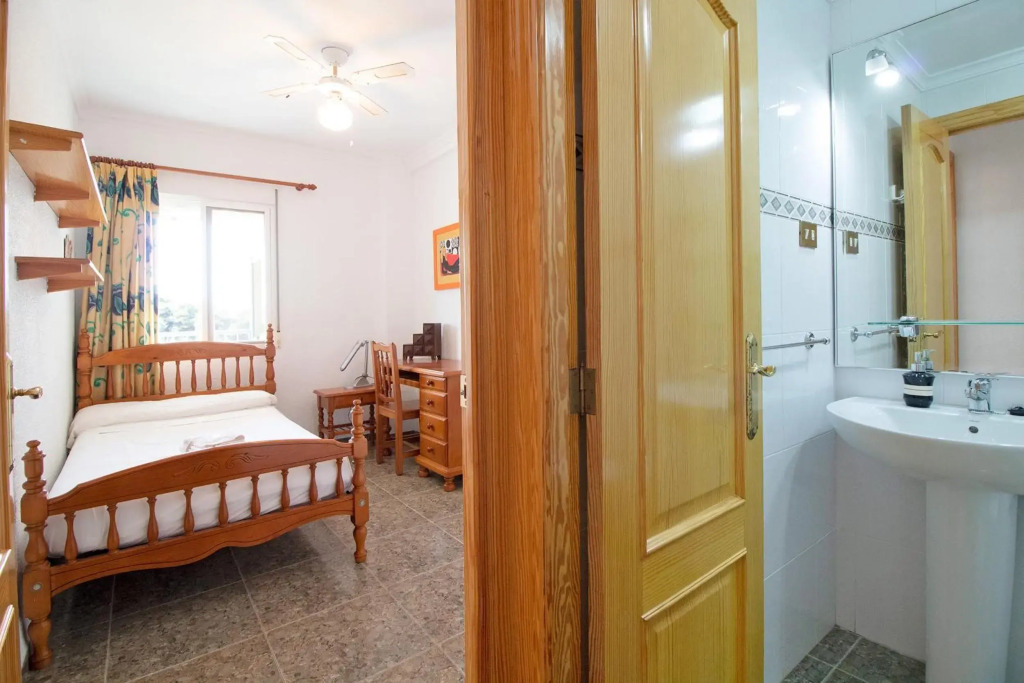 Global Properties, Apartamento con terraza y piscina a un paso de la playa