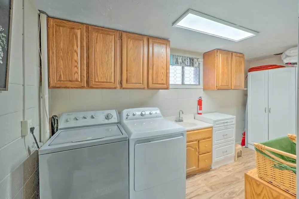 Caldwell House w/ Grill ~ 1 Mi to Downtown!