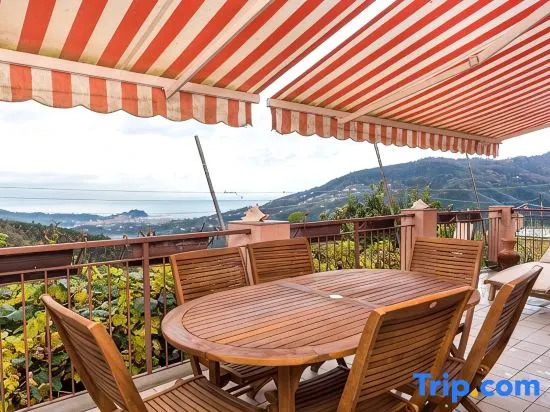 5 Terre Shuttle Villa Maremonti with Pool 8guests