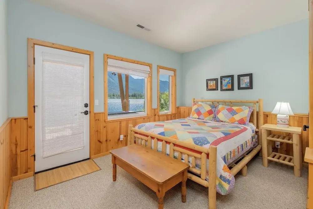 Lazy Bear Lodge 3 Bedroom Home by NW Comfy Cabins by RedAwning