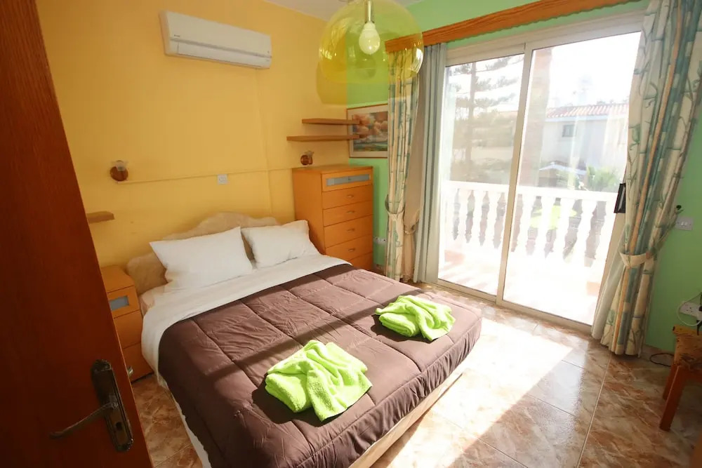 2 Bedroom House near Tombs of the Kings