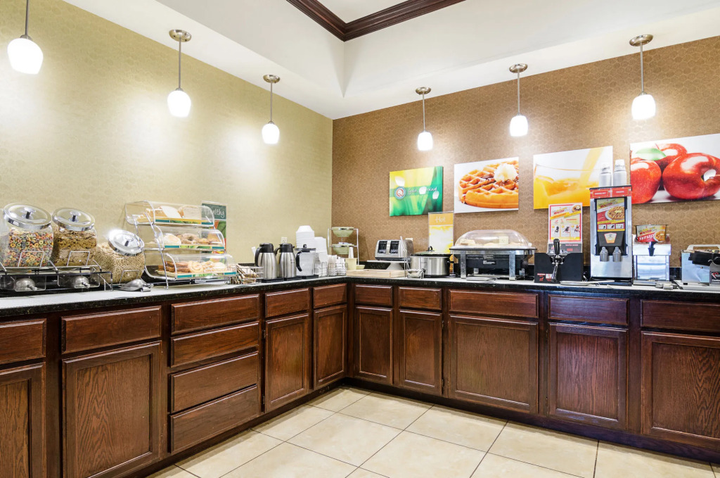 Holiday Inn Express & Suites - Olathe South by IHG
