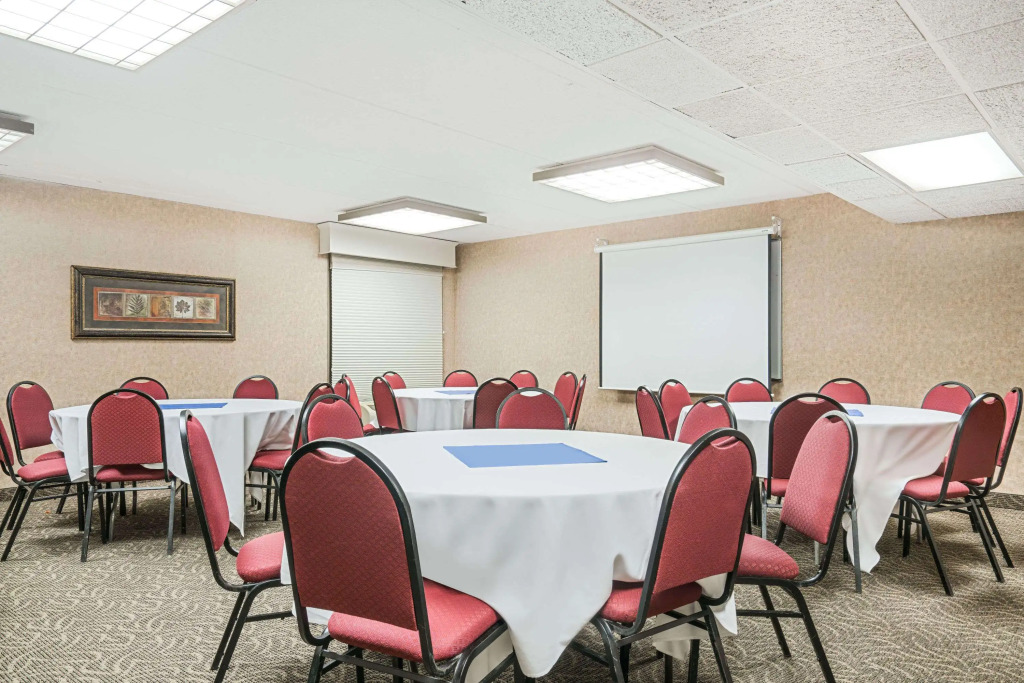 Ramada by Wyndham Plymouth Hotel & Conference Center