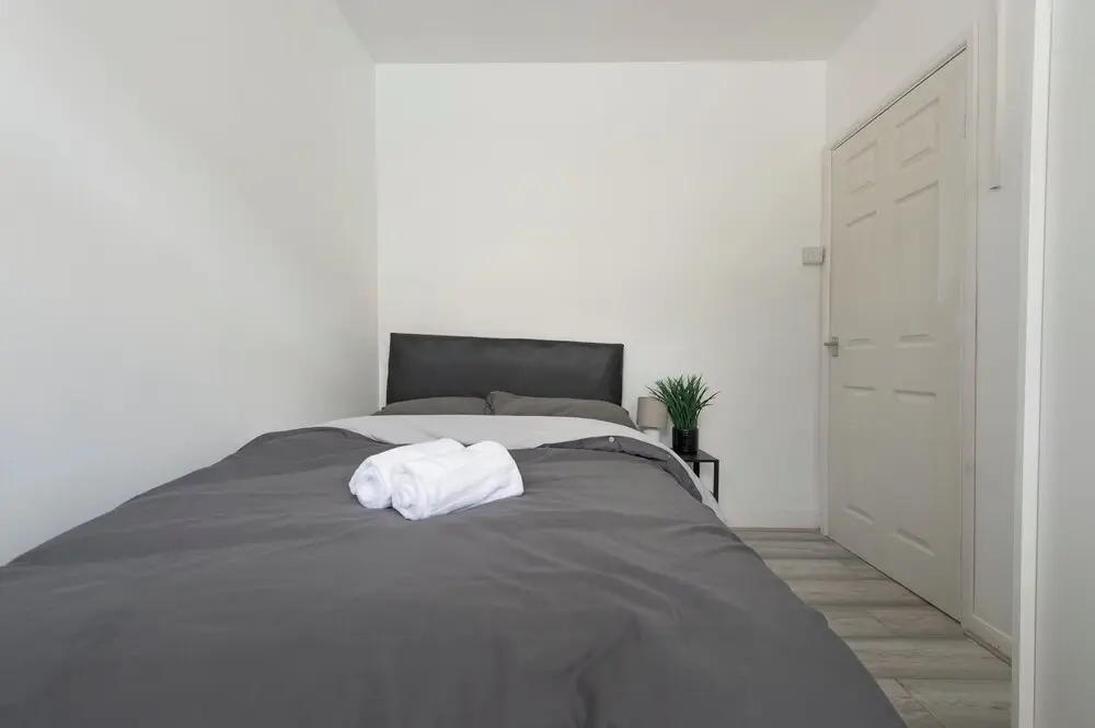 Stylish 4BR Home WiFi FreeParking