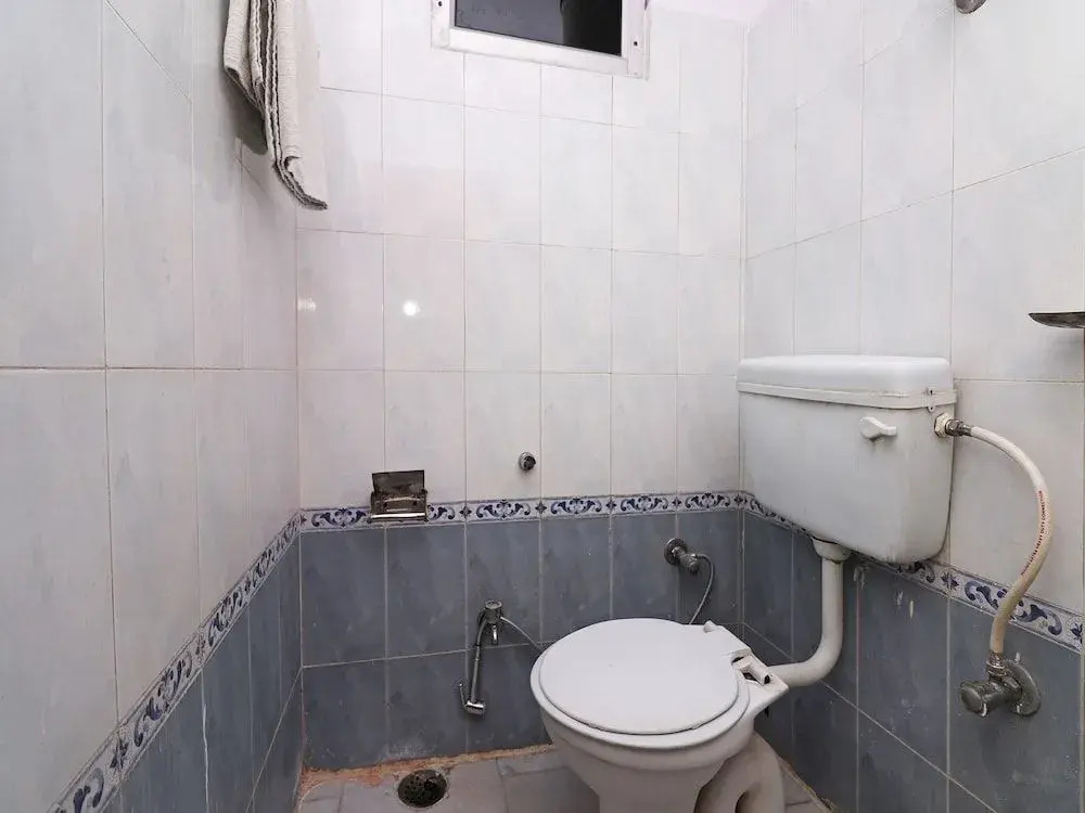 OYO 8379 Hotel Kamal