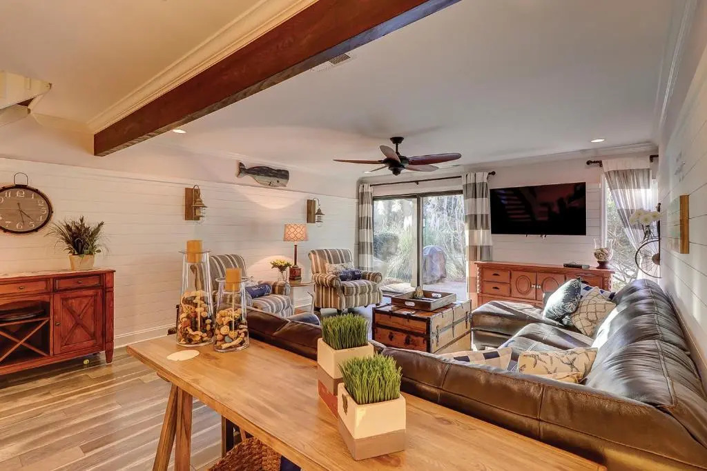 19 Sailmaster 3 BR Condo Shipyard Pool