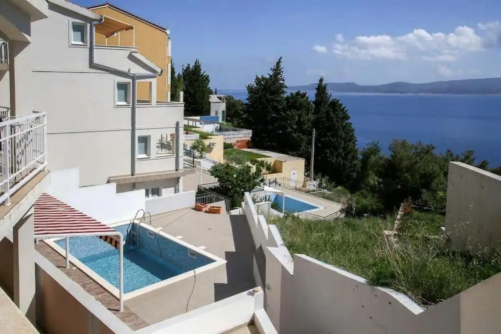 Mimice Bay Apartments