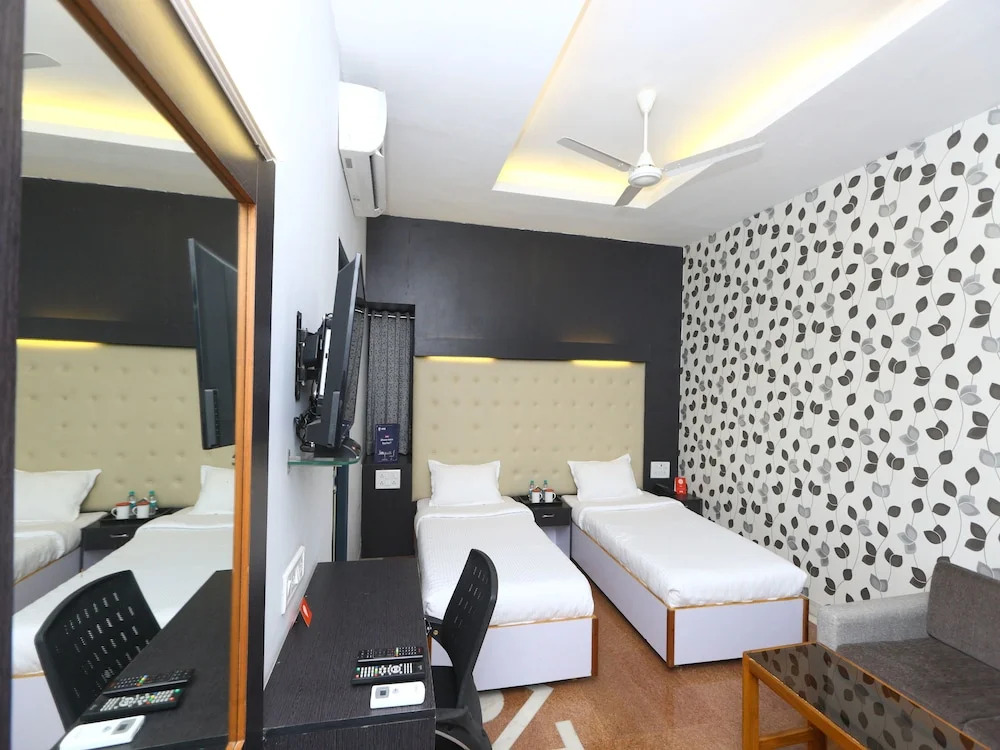 OYO 9655 Hotel Grace Residency