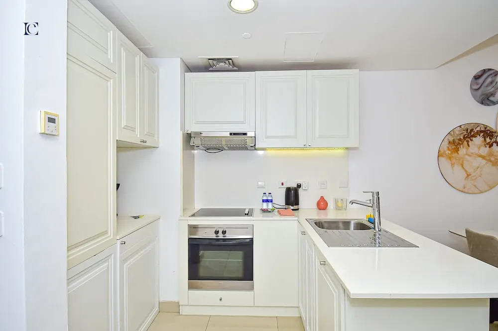 Stunning Sea View 2Bed near Tram Stn