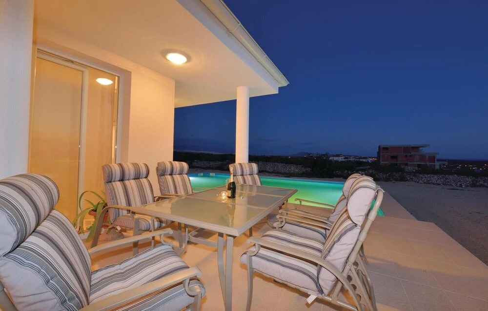 Awesome Home in Novalja With Wifi and 3 Bedrooms