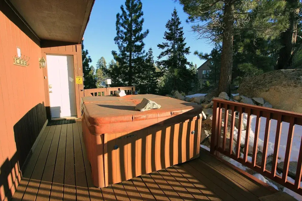 Lakescape 3 Bedroom Condo by RedAwning