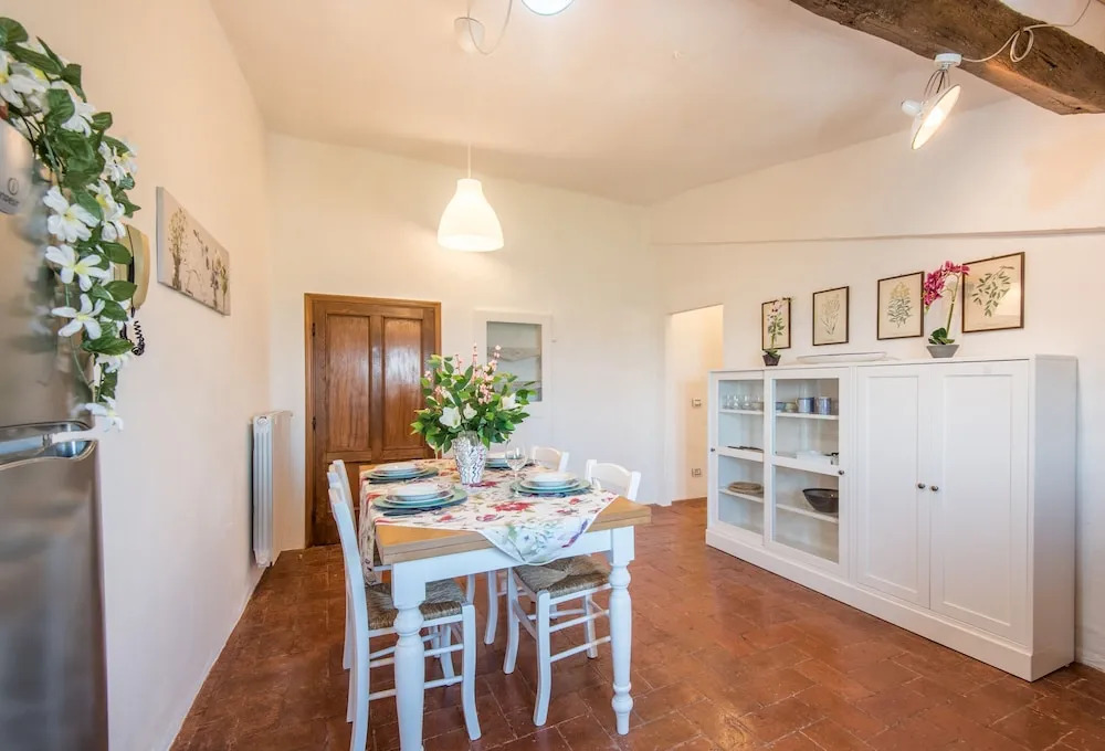 Apartment in the Heart of Radicondoli With Views Over the Hills and Wi-fi