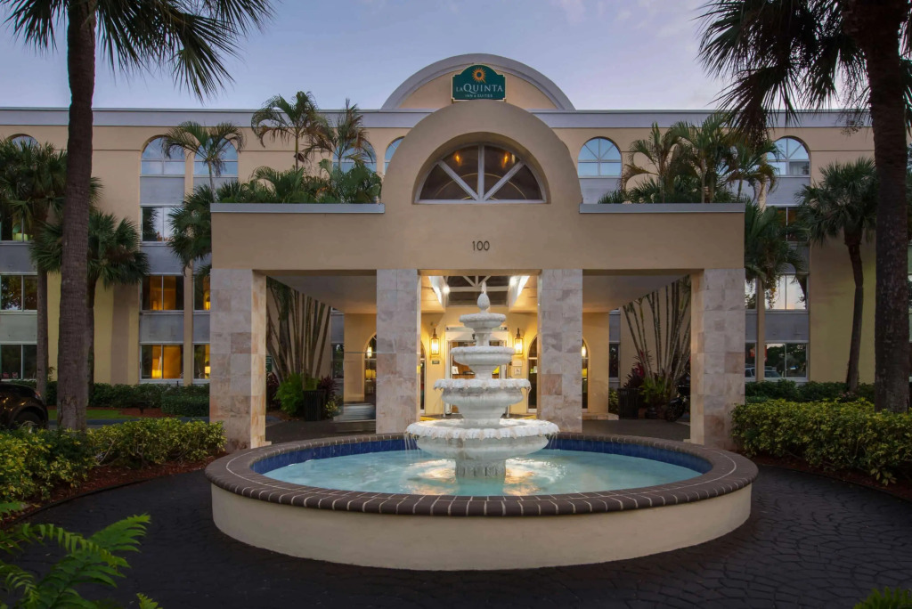 La Quinta I-95 Deerfield Beach - Next to The Home Depot & Behind The Wawa