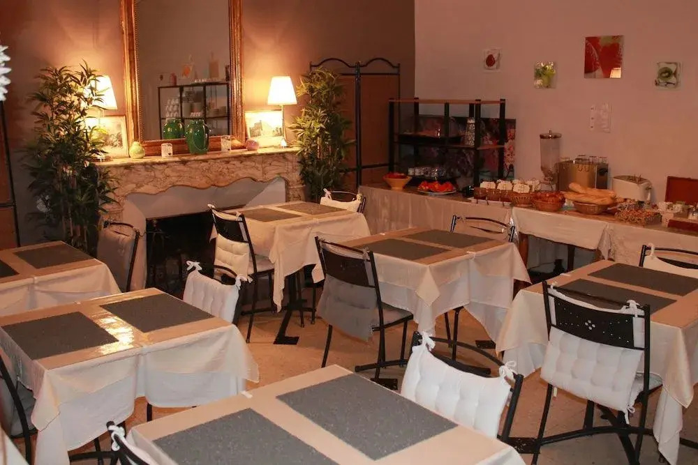 Hôtel et Restaurant Le Manoir - Echangeur A7-A9 - 24h-24h