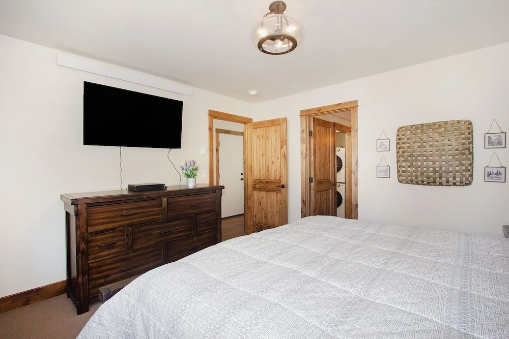 Hawkeye Ridge -- Ev 6189 3 Bedroom Condo by RedAwning