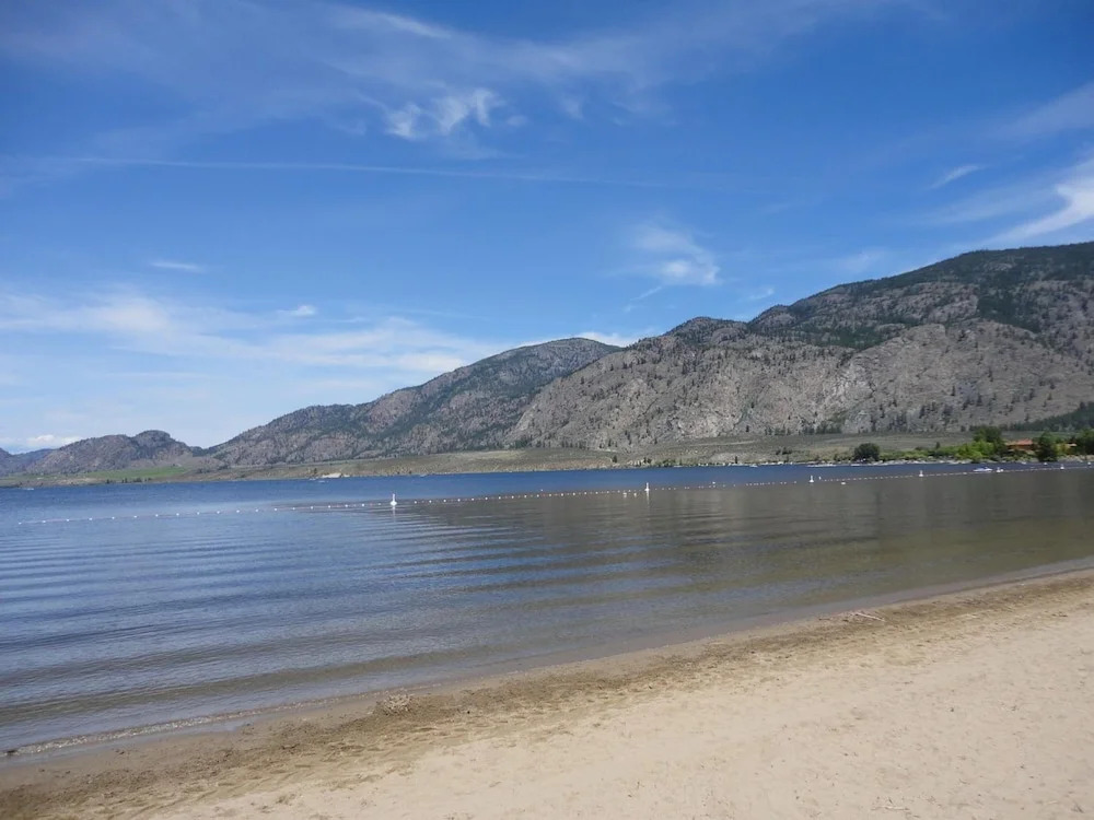 Falcon Resort