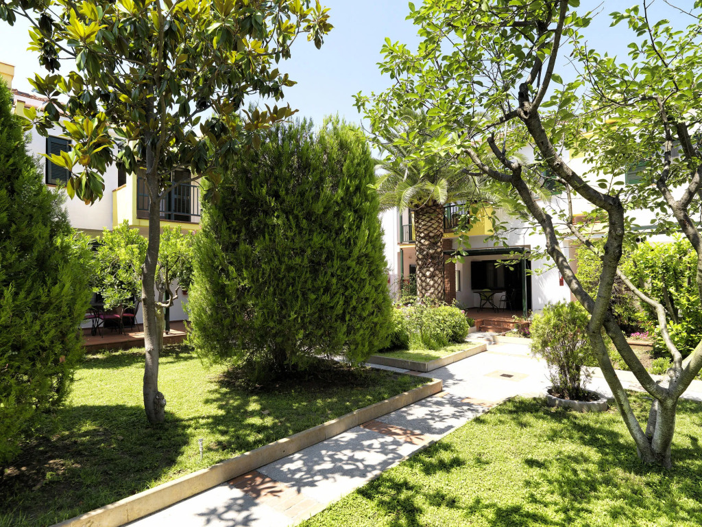 Elia Apartments