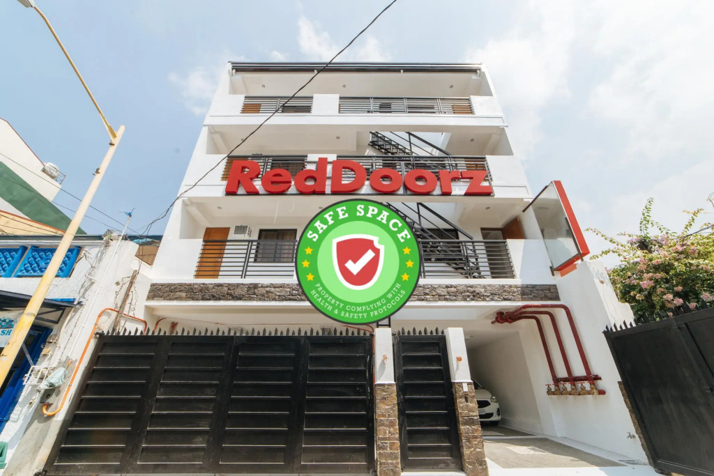RedDoorz @ DBuilders Rooms Bangkal Makati