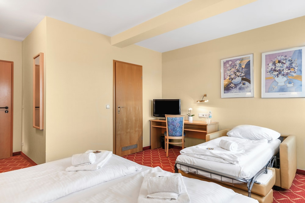 XZLLENZ light Hotel