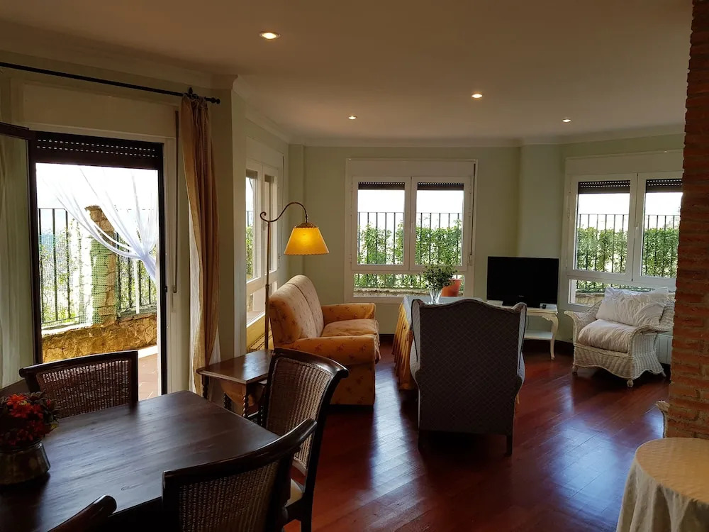 Views & luxury in Old Town