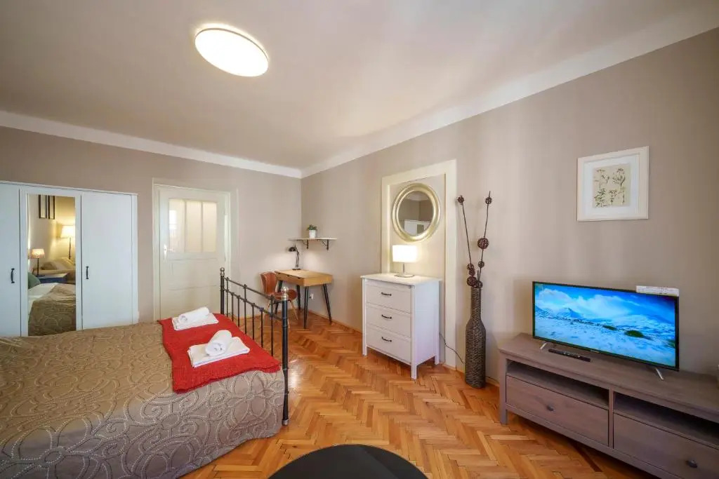 Old Town - 3 Bedroom 3 Bathroom & Kitchen Apartment Templova