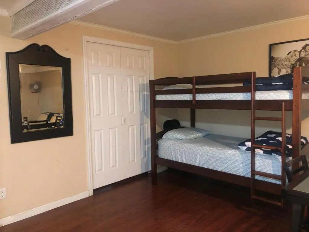 67-26 Austin Cove near subway, all shops, restaurants! Separate Entrance