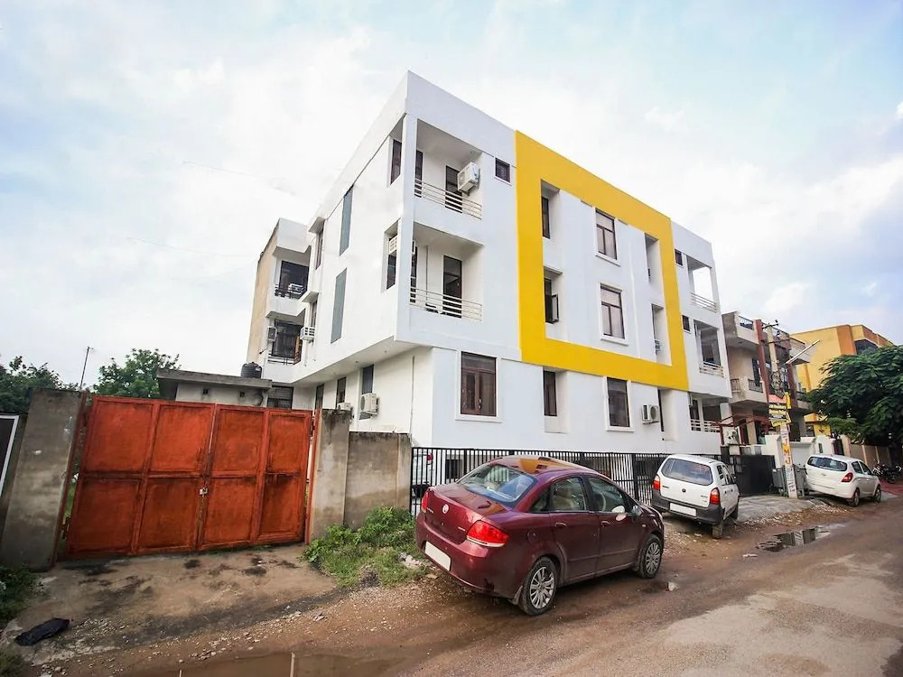 OYO Home 18790 Vibrant 2BHK