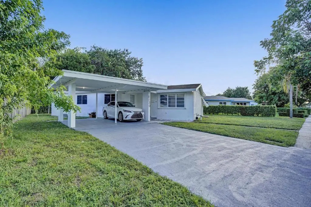 BRAND NEW 4Bed/2Bath - Renovated Luxury Stay
