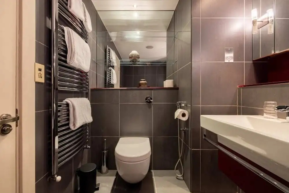 The River Thames View - Stunning 2bdr Flat With Study Room + Balcony