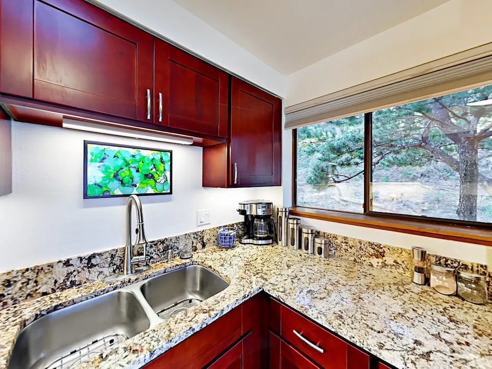 1030 Hillsdale St W Home 2 Bedrooms 2 Bathrooms Home