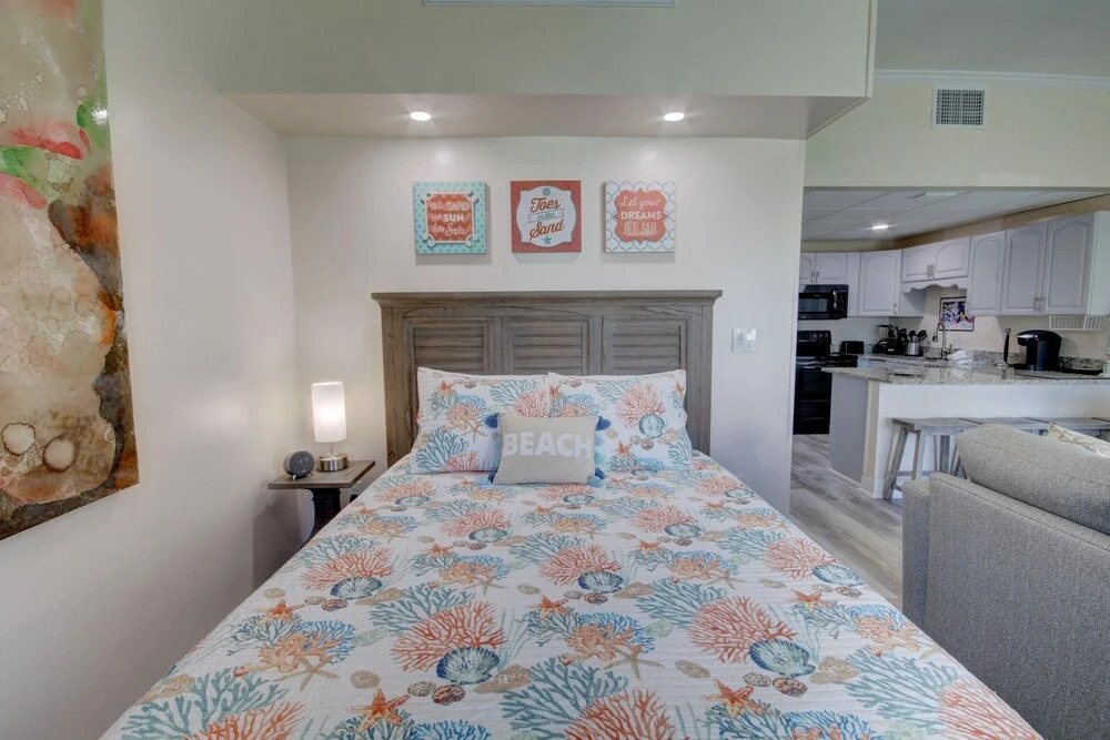 611 El Matador Condo by RedAwning