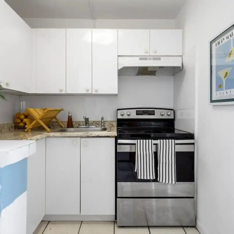 Bayshore Bliss- Cozy Space Pool Views