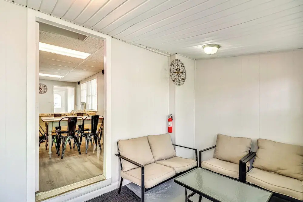 Cozy Keansburg Cottage: Walk to Beach & Boardwalk!