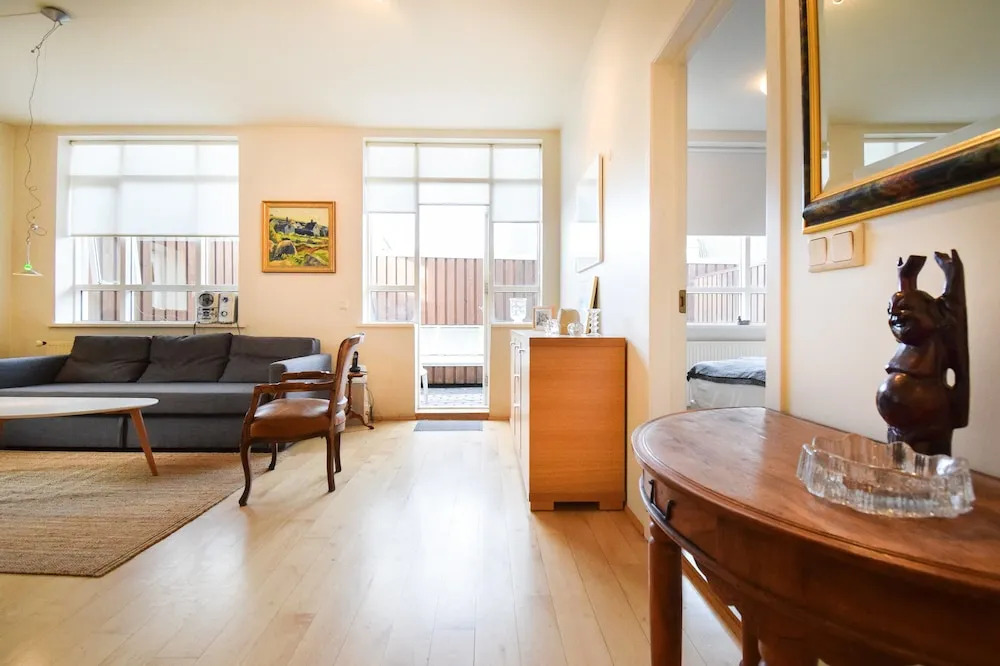 Apartment Þ6